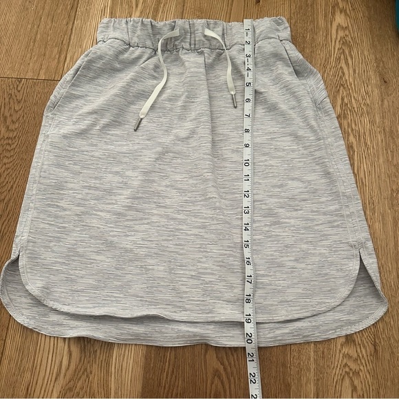 Lululemon On the Fly Skirt *Woven - Size 6 - Picture 9 of 14